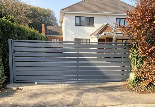 Aluminium driveway gate grey - driveway,